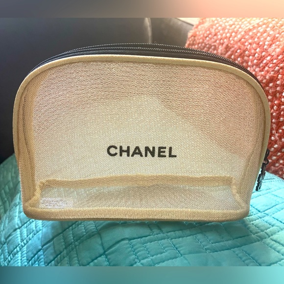 CHANEL Gold Cosmetics Pouch in Mesh RARE - Picture 5 of 6